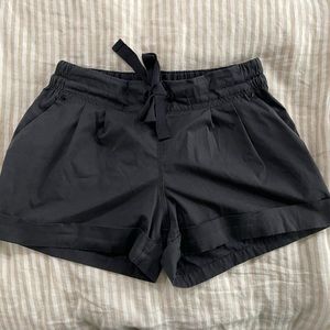 Lululemon Spring Breakaway Shorts EUC